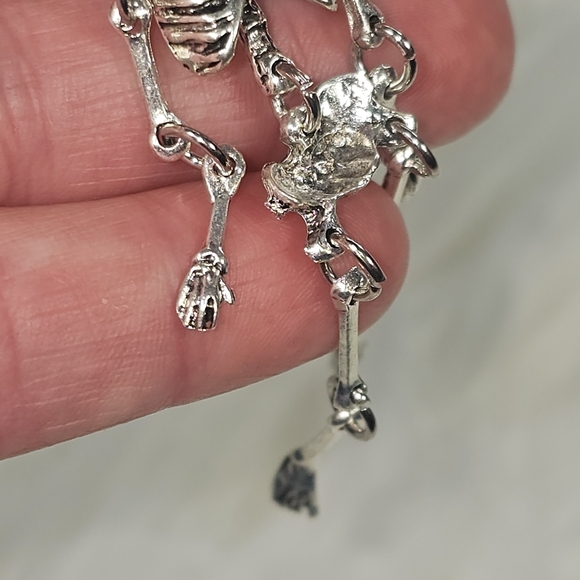 NIP Halloween Themed Silver Color Skeleton Dangle Earrings - Picture 7 of 13
